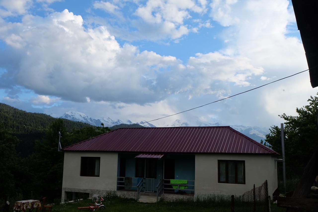 Valodia Guest House In Mestia Exterior photo